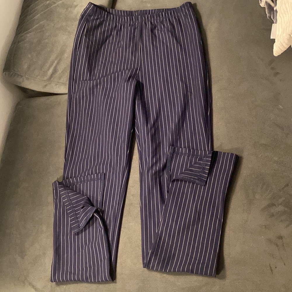 Leggings with side slit